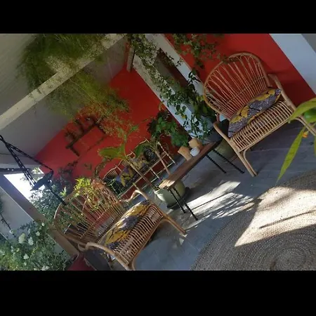 La Maison De La Terre Brulee エーグ・モルト